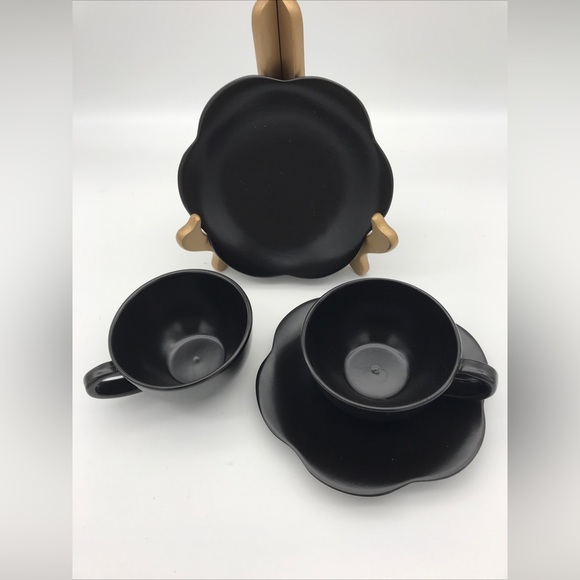 Maryse Boxer set of 2 cup& scalloped edges saucers. - Picture 2 of 5